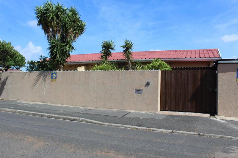 4 Bedroom Property for Sale in Glen Lilly Western Cape